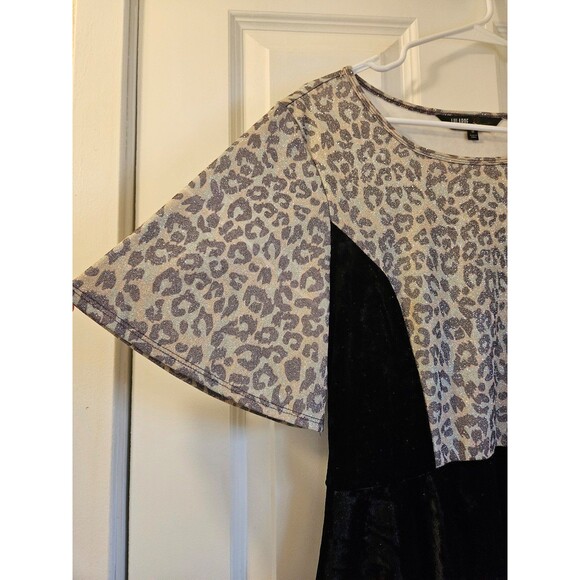 Size Medium Top New with Tags Sparkly - Picture 2 of 10